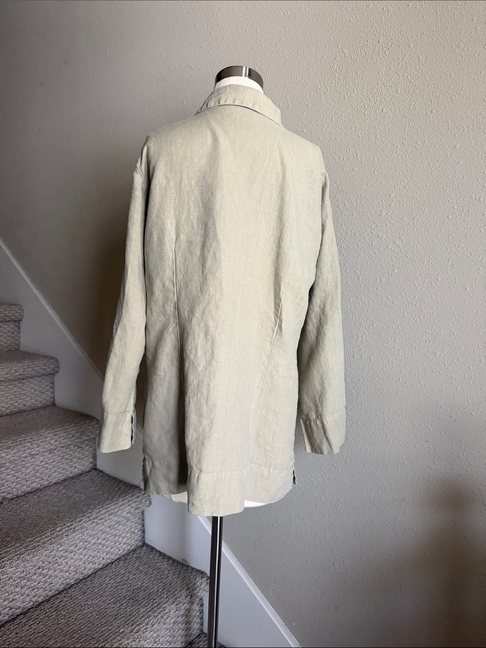 Cut Loose Sz XL Light Sage Linen v-necked Collared Top - Picture 4 of 13
